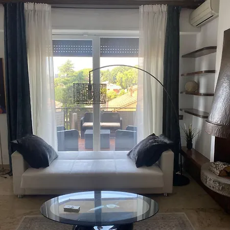 Eur Centro Lux Con Camino 아파트 *